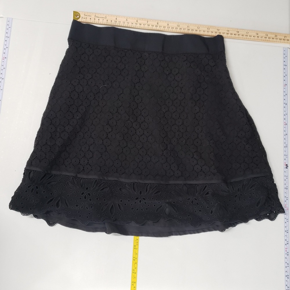 LOFT Eyelet Lace Mini Skirt Womens 8 Black Scalloped Hem Floral Overlay Feminine - Picture 4 of 6
